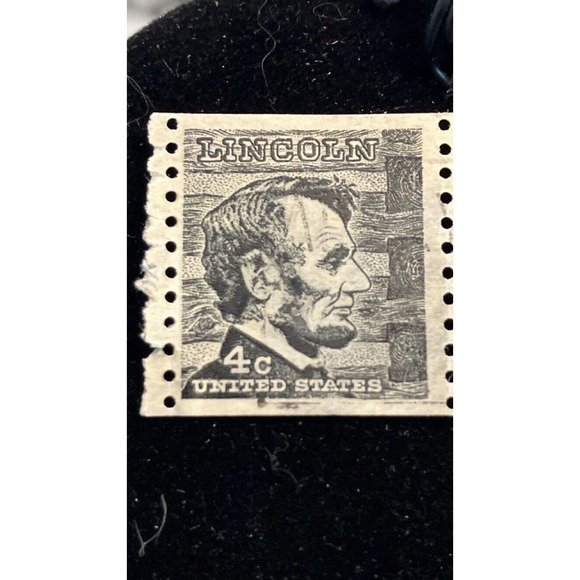 RARE Two U.S. 4 cent Abraham Lincoln US 1965 Postage Stamp - Picture 2 of 4